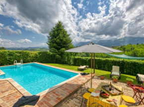 Countryside Villa in Amandola with Swimming Pool